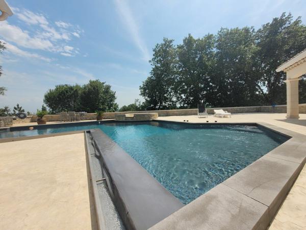 Maison à vendre    5 pièces •  Saint-Martin-d'Ardèche