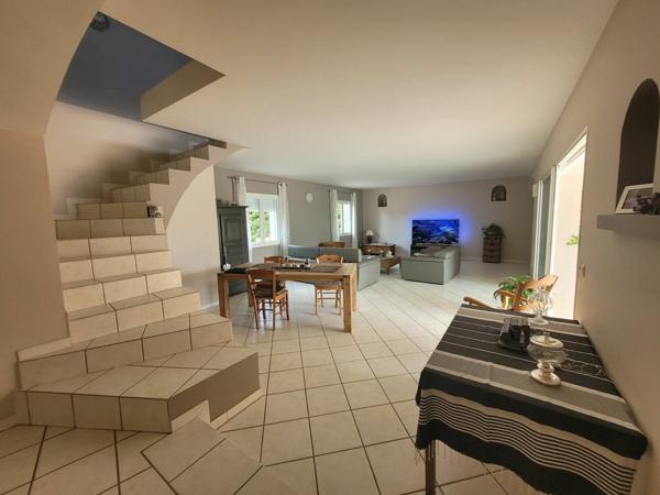 Maison à vendre    5 pièces •  Saint-Martin-d'Ardèche