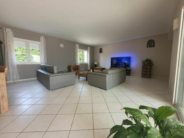 Maison à vendre    5 pièces •  Saint-Martin-d'Ardèche