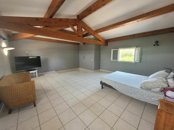 Maison à vendre    5 pièces •  Saint-Martin-d'Ardèche