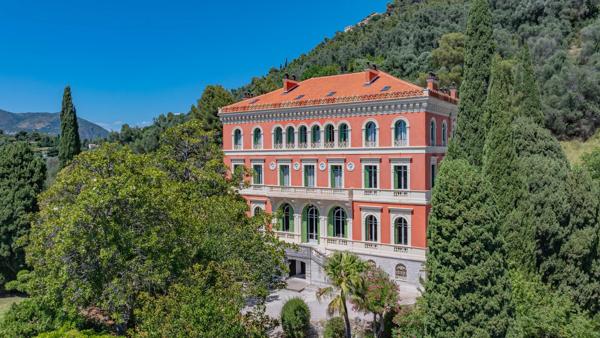 Demeure historique inscrite MH avec vue panoramique sur la Méditerranée