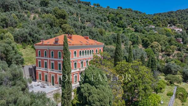 Demeure historique inscrite MH avec vue panoramique sur la Méditerranée