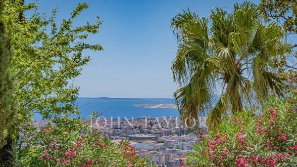 Demeure historique inscrite MH avec vue panoramique sur la Méditerranée