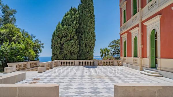 Demeure historique inscrite MH avec vue panoramique sur la Méditerranée