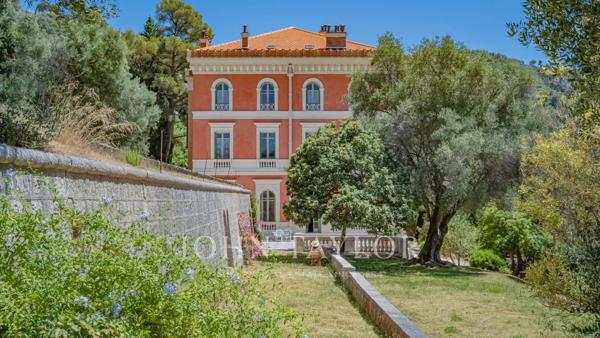 Demeure historique inscrite MH avec vue panoramique sur la Méditerranée