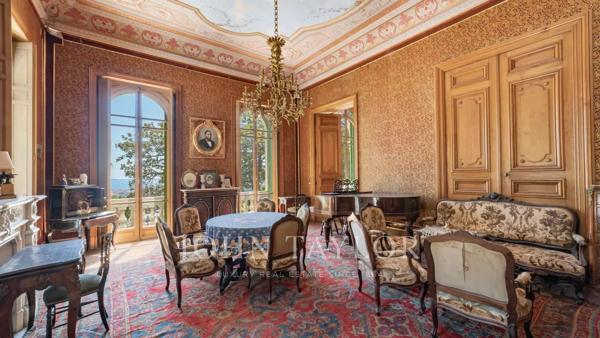 Demeure historique inscrite MH avec vue panoramique sur la Méditerranée
