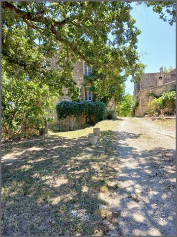 Propriété de 800m² habitable