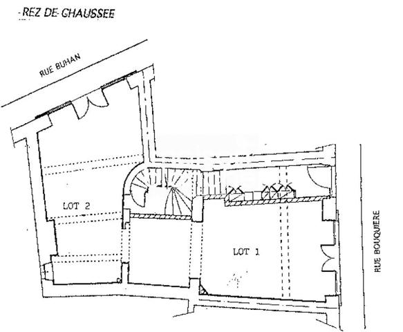 VIEUX BORDEAUX QUARTIER DE LA GROSSE CLOCHE:  70m2+68m2 de caves LIBRES!