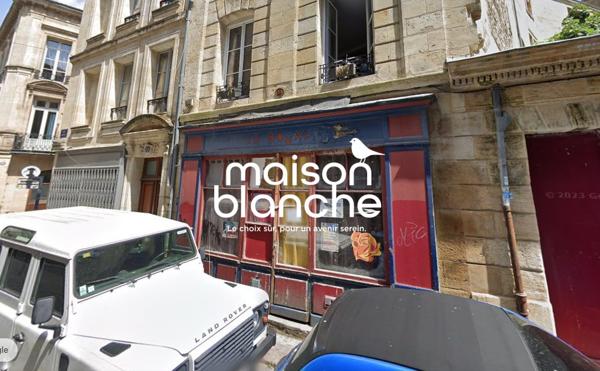 VIEUX BORDEAUX QUARTIER DE LA GROSSE CLOCHE:  70m2+68m2 de caves LIBRES!