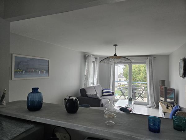 Beau T3 traversant proches commerces et mer