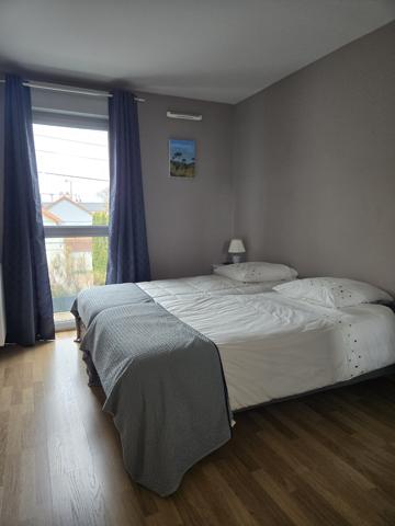 Beau T3 traversant proches commerces et mer