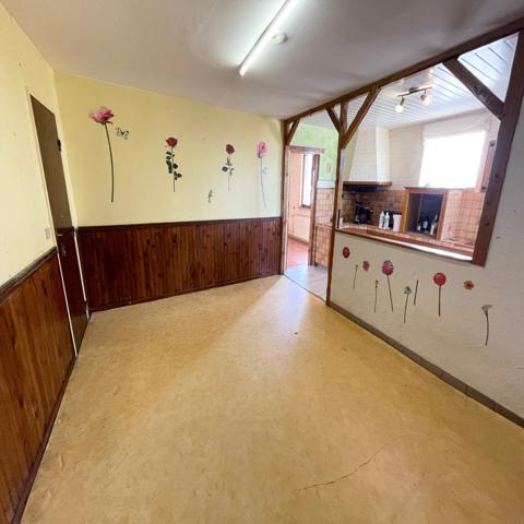 Maison
                                                                                                                                                                                                                                                                                                                        6 pièce(s)                                                                                                                                                                                                          4 chambre(s)                                                                                                                                                                                                          100  m²