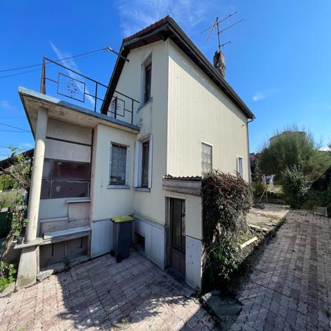 Maison
                                                                                                                                                                                                                                                                                                                        6 pièce(s)                                                                                                                                                                                                          4 chambre(s)                                                                                                                                                                                                          100  m²
