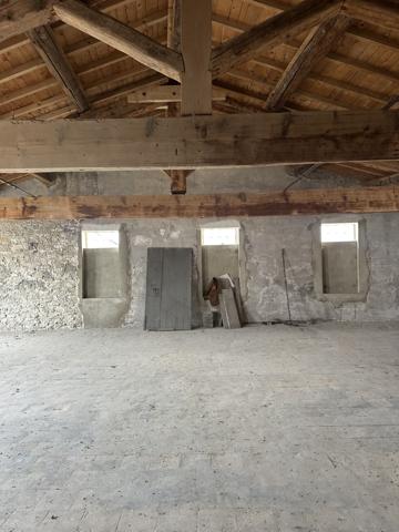 L'Isle-sur-la-Sorgue (84800) Plateau brut dernier étage 85m2