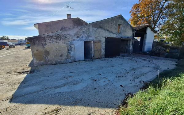 Maison à vendre    1 pièce •  Médis