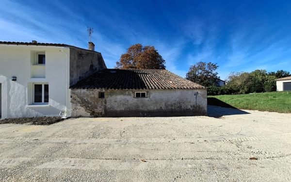 Maison à vendre    1 pièce •  Médis