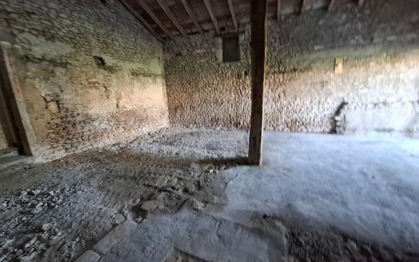 Maison à vendre    1 pièce •  Médis