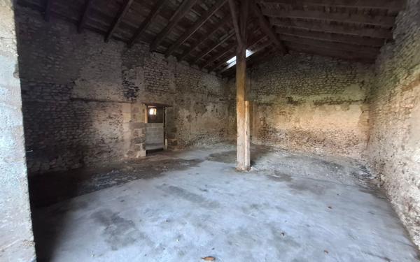 Maison à vendre    1 pièce •  Médis