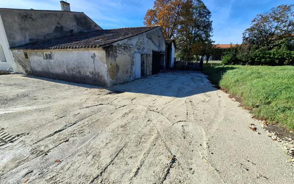 Maison à vendre    1 pièce •  Médis