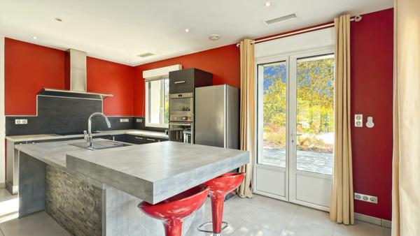 Maison à vendre 6 pièces, hangar-atelier, maison amis 3 chambres, proche de BERGERAC (24)