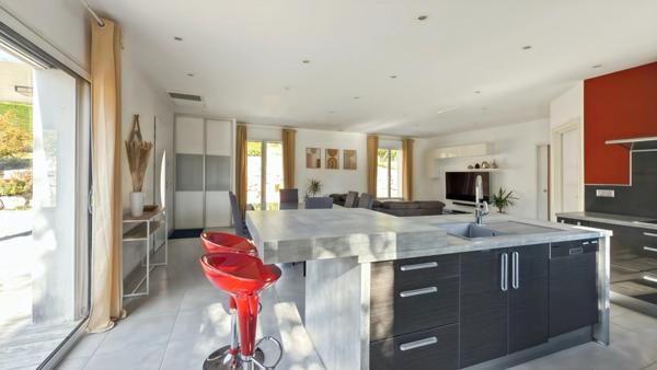 Maison à vendre 6 pièces, hangar-atelier, maison amis 3 chambres, proche de BERGERAC (24)