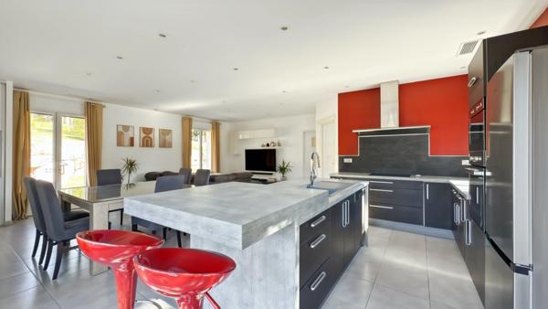 Maison à vendre 6 pièces, hangar-atelier, maison amis 3 chambres, proche de BERGERAC (24)