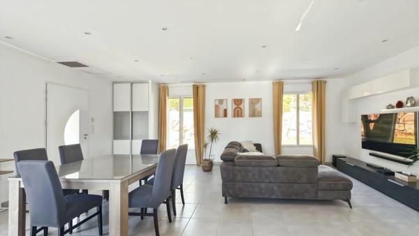 Maison à vendre 6 pièces, hangar-atelier, maison amis 3 chambres, proche de BERGERAC (24)