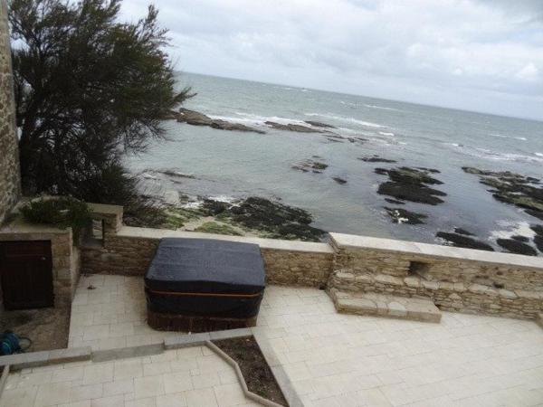 Emplacement privilégié, idéal pour les familles en quête de tranquillité et de commodités à portée de main .
