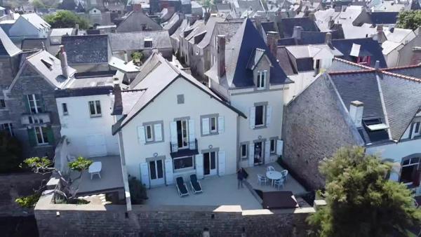 Emplacement privilégié, idéal pour les familles en quête de tranquillité et de commodités à portée de main .
