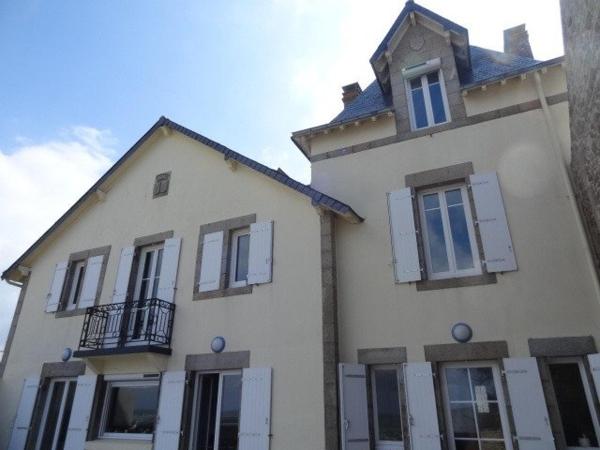 Emplacement privilégié, idéal pour les familles en quête de tranquillité et de commodités à portée de main .