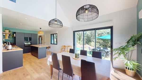 Maison 4 chambres, avec vie de plain-pied sur terrain de  3 622 m².