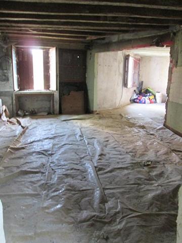 Maison à rénover avec jardin et dépendances