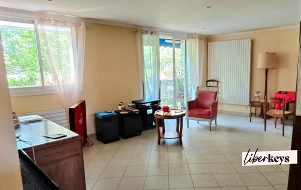 appartement F3 rénové 2 chambres balcon cave parking