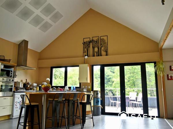 Moderne, éco-performante, terrain 3000 m² arboré