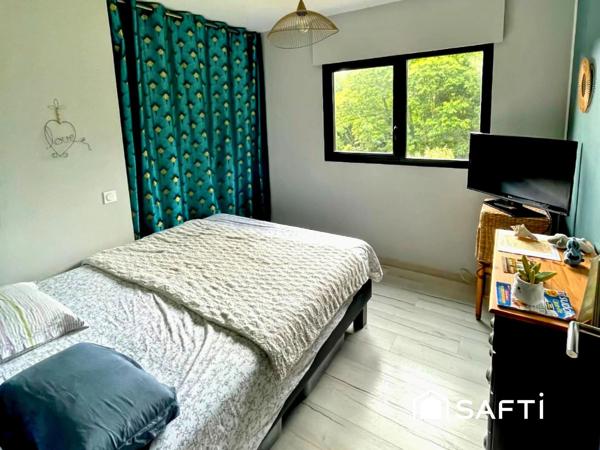 Moderne, éco-performante, terrain 3000 m² arboré