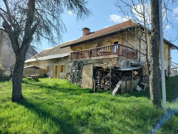Maison ancienne de 178m² sur 159884m² de terrain