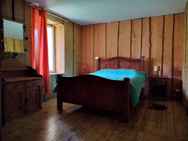 Maison ancienne de 178m² sur 159884m² de terrain