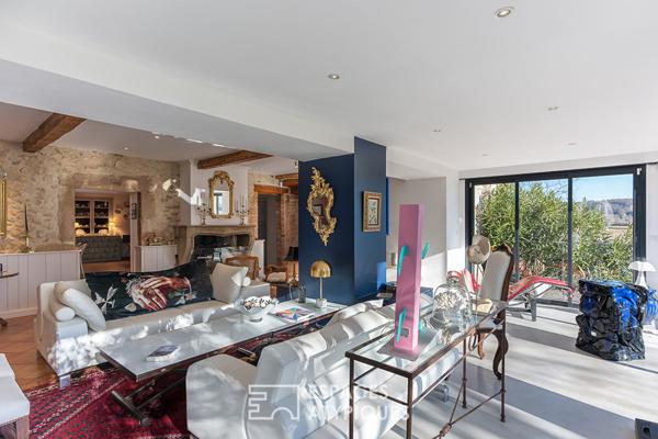 Ancien prieuré rénové sur jardin paysager avec vue dégagée sur les sommets du Vercors