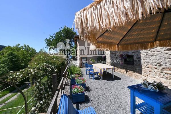 Magnifique maison en pierres avec dépendances