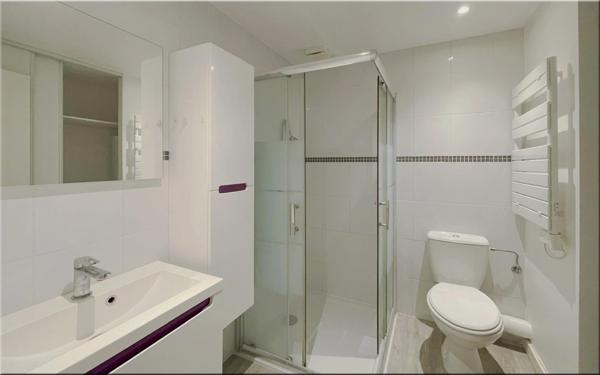 Appartement à vendre 1 pièces PERON (01) Studio lumineux rénové avec terrasse et parking