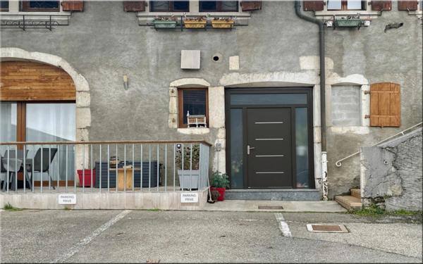 Appartement à vendre 1 pièces PERON (01) Studio lumineux rénové avec terrasse et parking