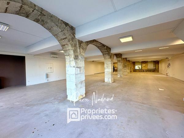 Local commercial avec vue sur les quais de Libourne