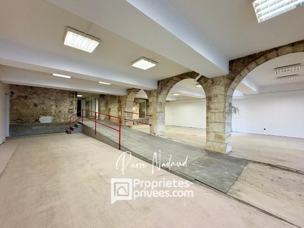 Local commercial avec vue sur les quais de Libourne