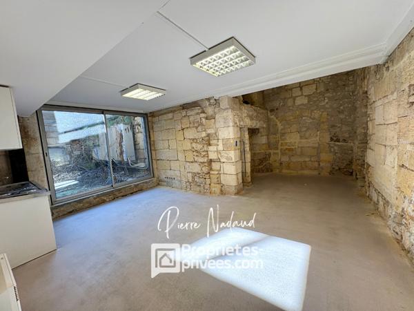 Local commercial avec vue sur les quais de Libourne