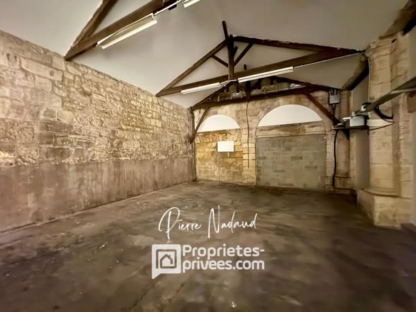 Local commercial avec vue sur les quais de Libourne