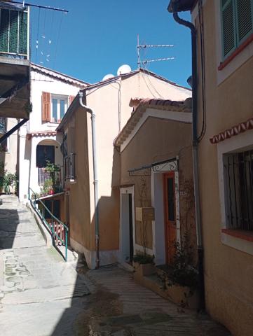 Maison Berre Les Alpes 2 pièce(s) 61 m2