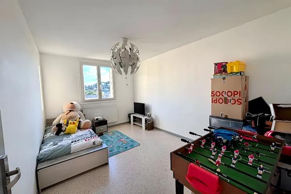 Appartement 3 pièces à louer à Vauvert - Balcon, parking et cave