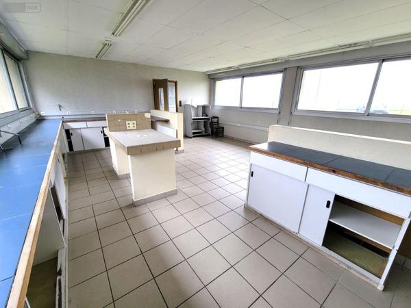 Local Professionnel et commercial à vendre à Châteaudun dans l'Eure-et-Loir (28200), ref : RC/955