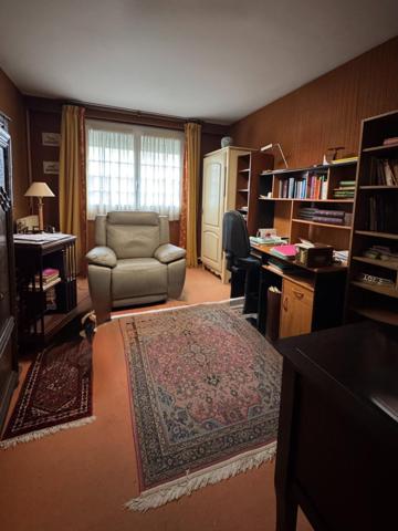 Maison des années 60 avec jardin et double garage