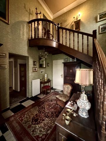 Maison des années 60 avec jardin et double garage